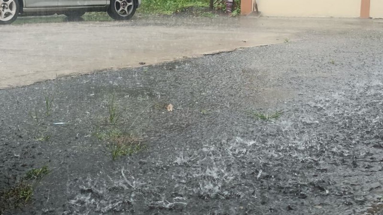 BBMKG Wilayah IV memperingatkan potensi bencana hidrometeorologi seperti banjir dan tanah longsor di Sulawesi Utara pada dasarian pertama Maret 2025, terutama di beberapa kabupaten.