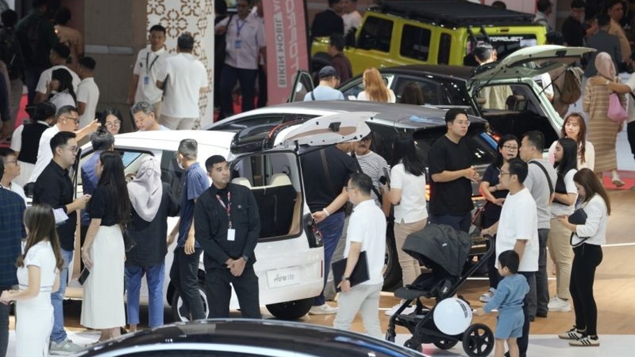 Pameran Indonesia International Motor Show (IIMS) 2025 berhasil membukukan transaksi fantastis hingga Rp8 triliun dengan penjualan 22.322 unit kendaraan, menunjukkan optimisme sektor otomotif Tanah Air.