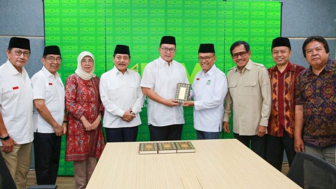 Sinar Mas dan APP Group menyerahkan 2.000 mushaf Al-Quran kepada ICMI untuk dibagikan kepada masyarakat guna meningkatkan keimanan selama Ramadhan, melanjutkan tradisi wakaf tahunan mereka.