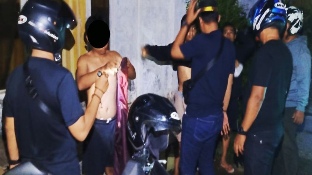 Sepuluh anak di bawah umur diamankan Polsek Banjarmasin Barat saat patroli dini hari karena diduga hendak melakukan tawuran di Jalan Rawasari Ujung dan Jalan Teluk Tiram.