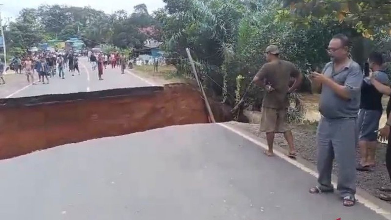 Balai Pelaksanaan Jalan Nasional (BPJN) Jambi bergerak cepat menangani putusnya Jalan Lintas Sumatera (Jalinsum) di Kabupaten Bungo dengan rencana pemasangan jembatan bailey.