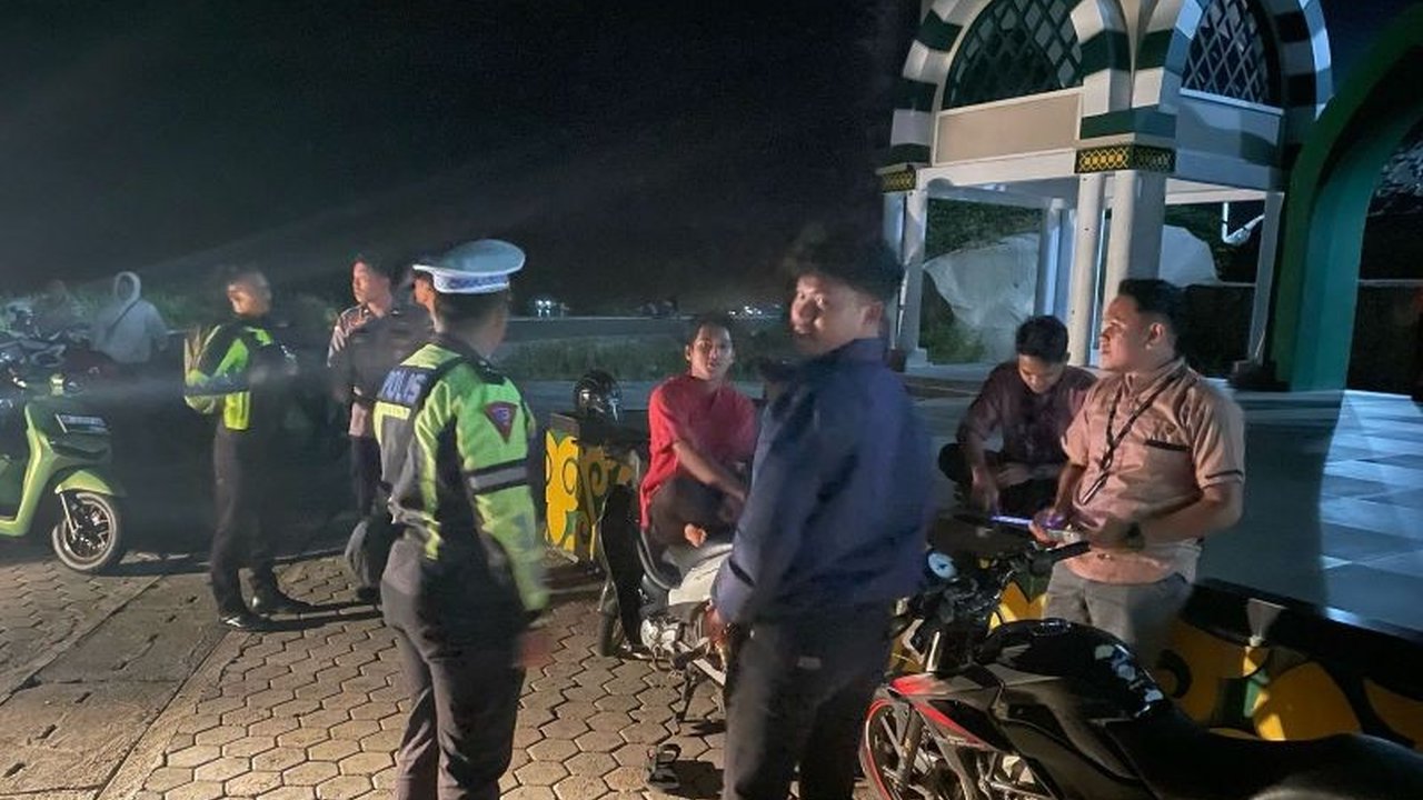 Kepolisian Resor Kepulauan Anambas gencar melakukan patroli untuk menjaga keamanan dan ketertiban masyarakat selama bulan Ramadhan, mencegah aksi kriminalitas, dan memastikan ibadah berjalan khusyuk.