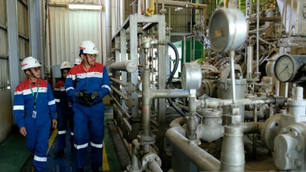 Kilang Pertamina Plaju di Palembang luncurkan Breezon MC-32, refrigeran ramah lingkungan pengganti Freon R-22 yang hemat energi dan kurangi emisi gas rumah kaca.