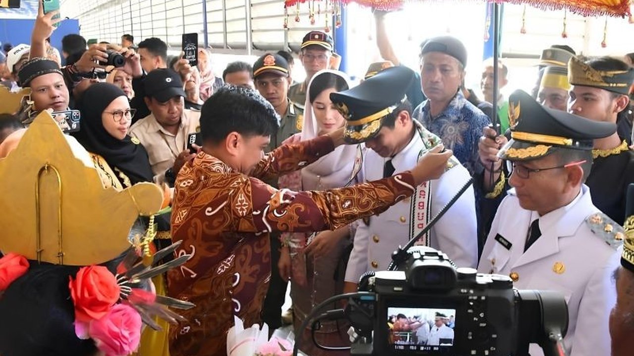 Bupati dan Wakil Bupati Nunukan, Irwan Sabri dan Hermanus, disambut antusias oleh warga Nunukan setelah mengikuti pelantikan dan retret kepemimpinan di Akmil Magelang, menandai awal kepemimpinan baru yang penuh harapan bagi kemajuan daerah.