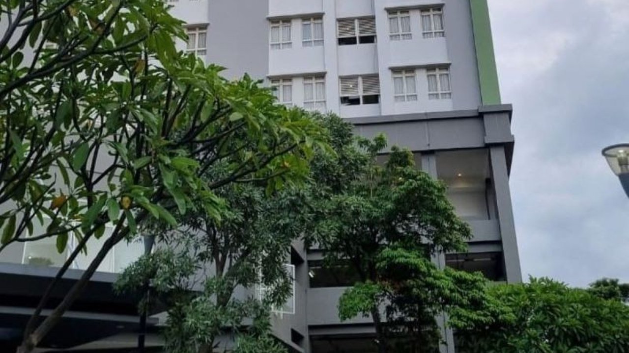 Revitalisasi Wisma Atlet Kemayoran rampung; tiga tower siap huni untuk ASN, sementara tujuh tower lainnya untuk MBR akan selesai April 2025.