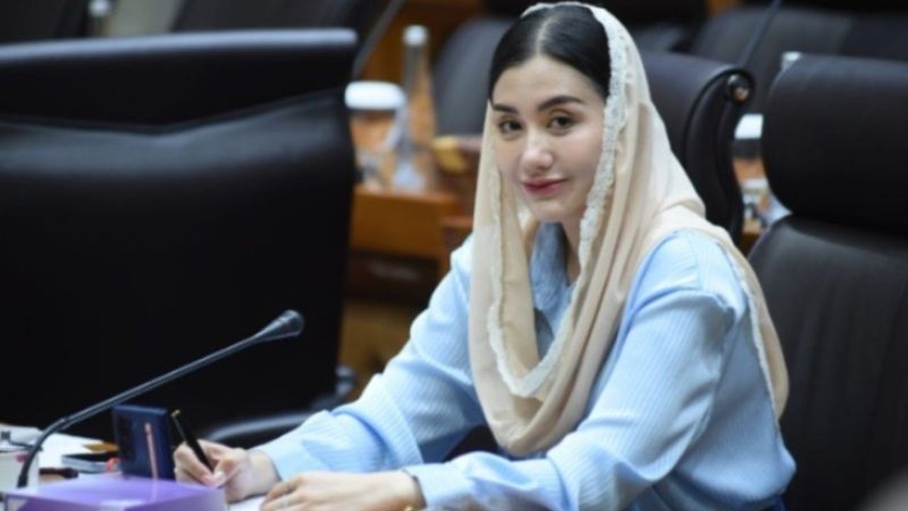 Novita Hardini dilantik sebagai Ketua TP PKK Trenggalek di Surabaya, Jawa Timur, dengan fokus pada program kemandirian pangan keluarga melalui gerakan pangan lestari.