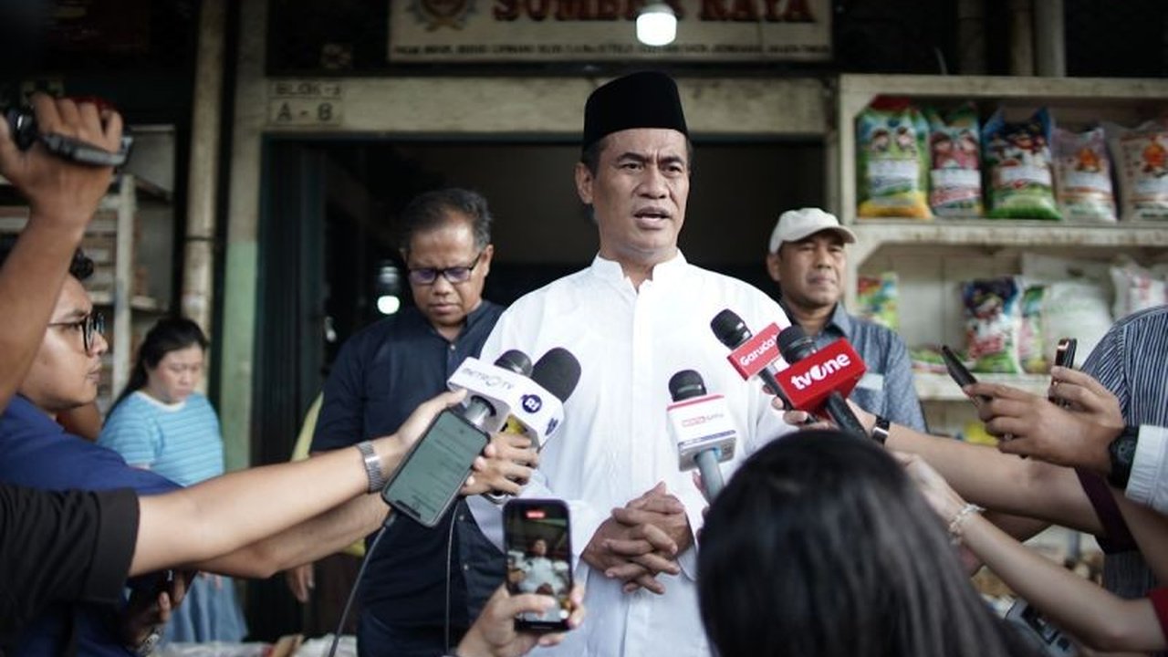 Menteri Pertanian Andi Amran Sulaiman menegaskan akan menindak tegas praktik ayam gelonggongan yang membahayakan kesehatan masyarakat dan merugikan konsumen.