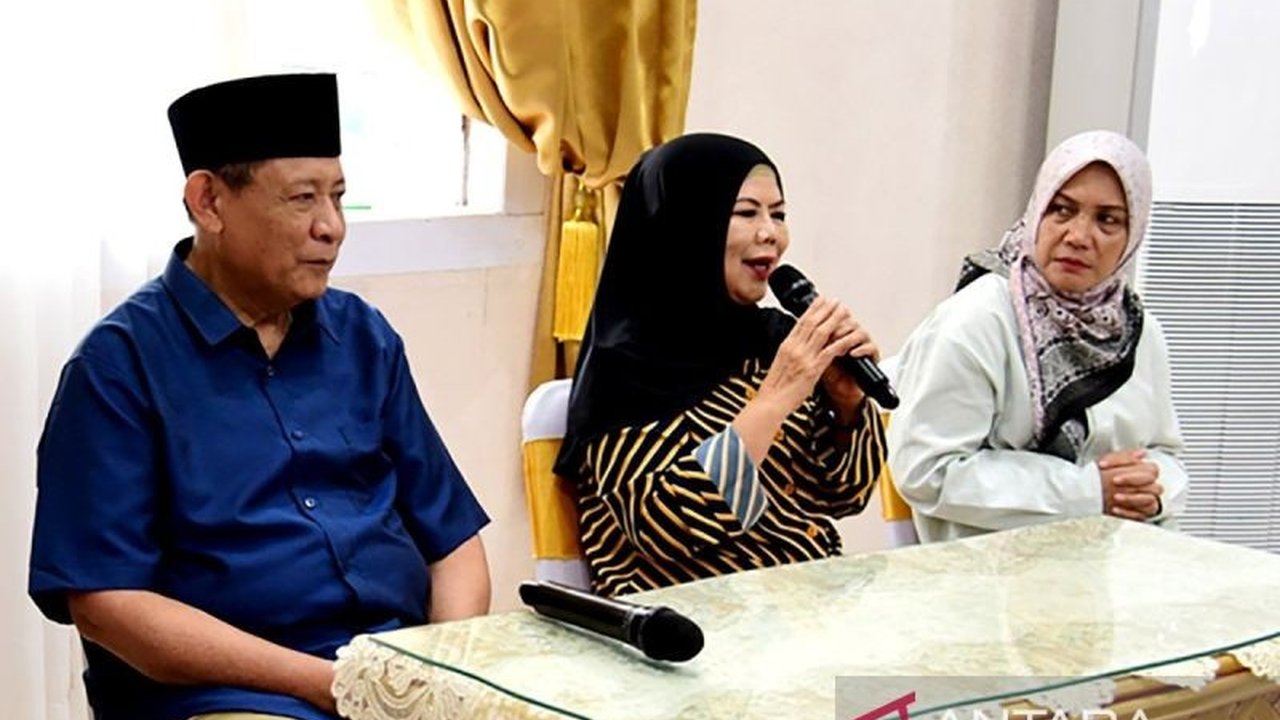 Wakil Gubernur Gorontalo, Idah Syahidah Rusli Habibie, berkomitmen mengembangkan program khusus UMKM dan pemberdayaan perempuan kepala keluarga untuk menciptakan lapangan kerja dan mendorong perekonomian daerah.