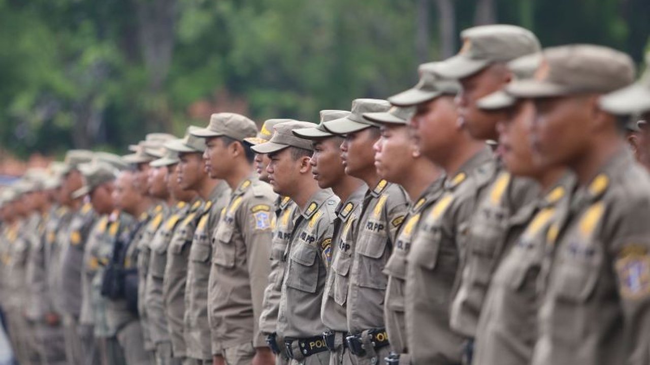 Pemkot Surabaya melalui Satpol PP memetakan lokasi rawan tawuran dan aktivitas mengganggu ketertiban umum selama Ramadhan 2025, termasuk di sekitar Jembatan Suramadu dan masjid-masjid besar.