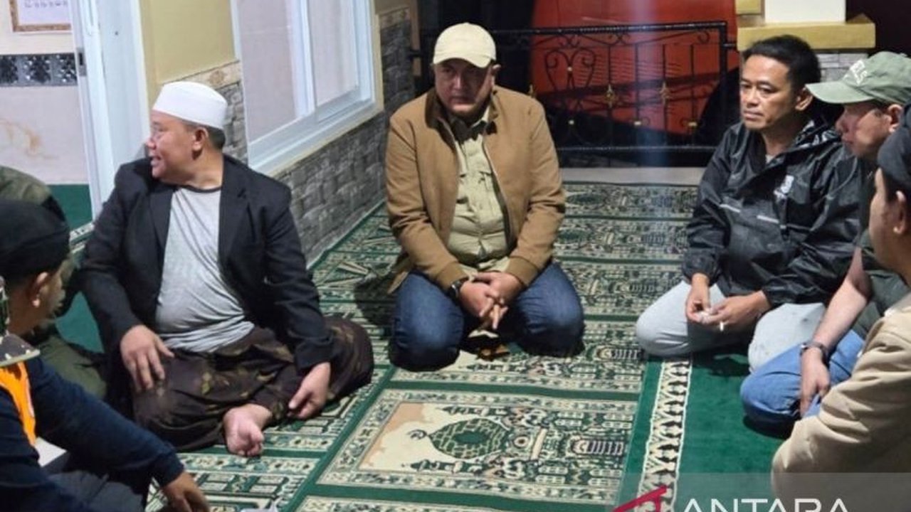 Hujan deras di Puncak menyebabkan Sungai Ciliwung meluap dan mengakibatkan 423 jiwa di Kampung Pensiunan, Desa Tugu Selata, Cisarua, Kabupaten Bogor terdampak banjir.