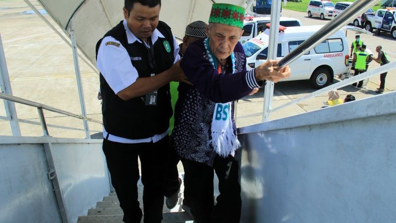 Anggota DPR Hidayat Nur Wahid mengusulkan revisi UU Haji untuk mengatur spesifikasi pesawat dan maskapai demi keselamatan dan kenyamanan jamaah haji.