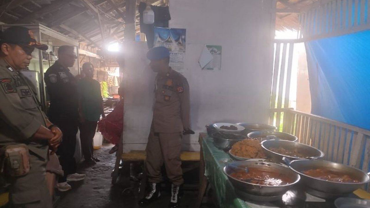 Satpol PP Damkar Agam menggelar razia warung makan yang buka siang hari selama Ramadhan 2025 untuk menegakkan Perda dan menciptakan suasana ibadah yang khusyuk.
