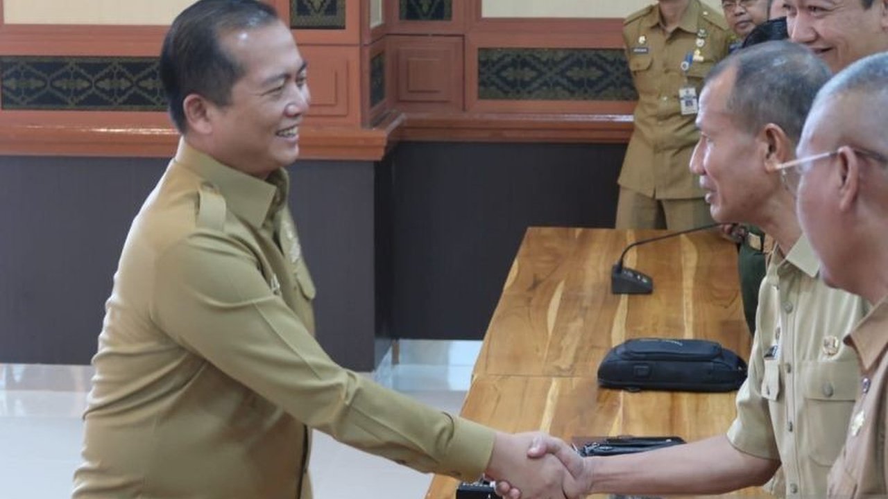 Gubernur NTB, Lalu Muhamad Iqbal, dengan tegas membantah isu jual beli jabatan dan menegaskan bahwa semua urusan pemerintahan harus melalui jalur resmi, bukan calo.