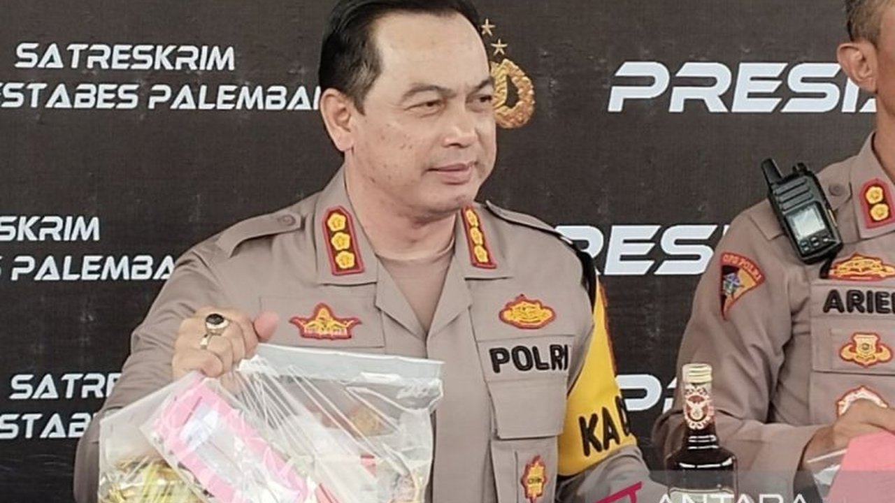 Polisi di Palembang memburu mobil LCGC putih yang digunakan komplotan begal meresahkan warga; aksi kejahatan terekam dan viral di media sosial.
