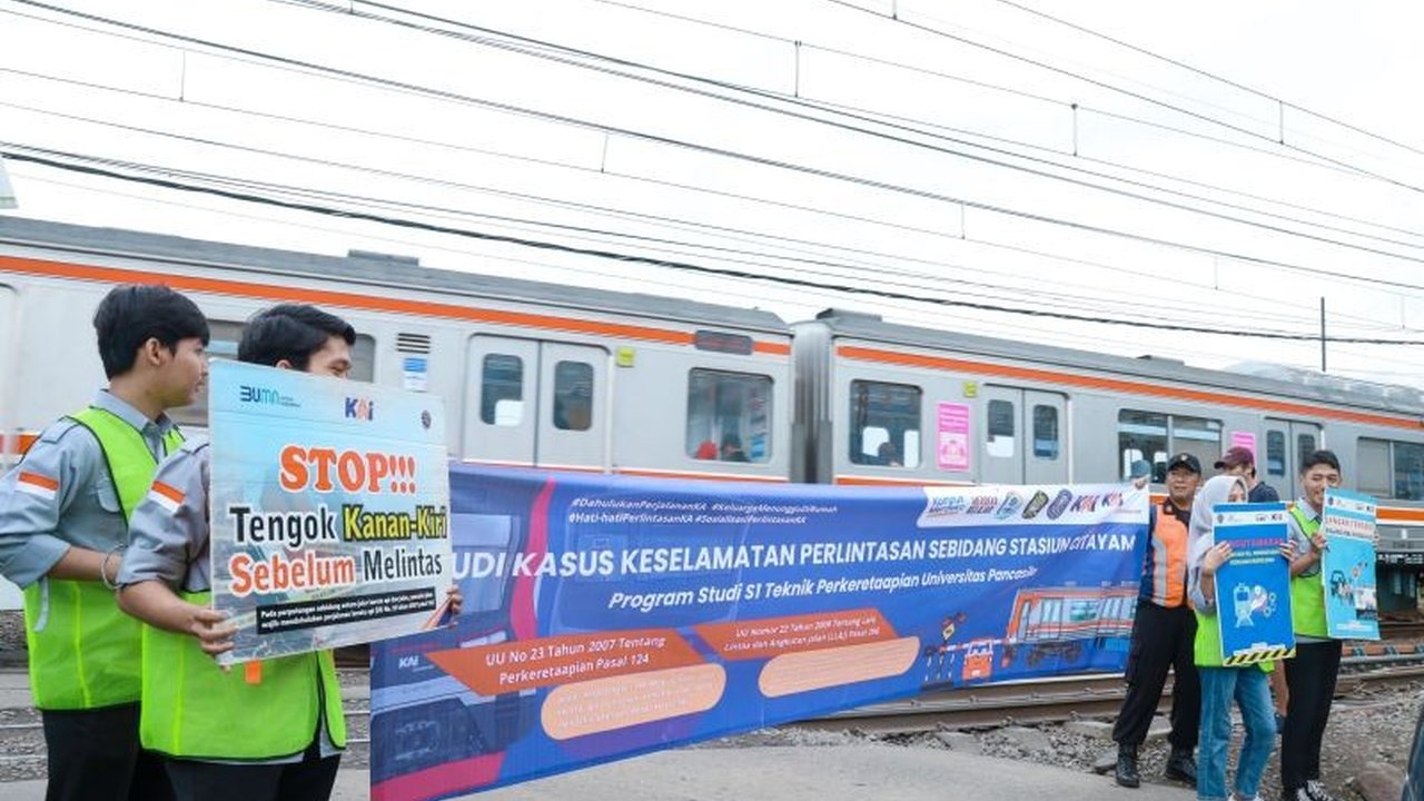 PT Kereta Api Indonesia (KAI) Daop 1 Jakarta menegaskan bahwa pemerintah bertanggung jawab atas pemasangan palang pintu perlintasan sebidang jalur kereta api, bukan KAI.