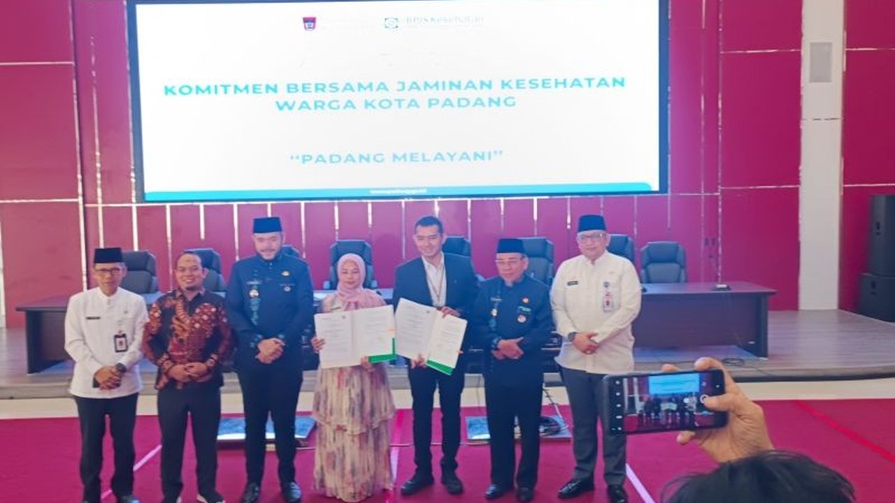 Wali Kota Padang, Fadly Amran, memastikan seluruh warga Padang akan mendapatkan jaminan kesehatan gratis mulai 5 Maret 2025, melalui kerjasama dengan BPJS Kesehatan.