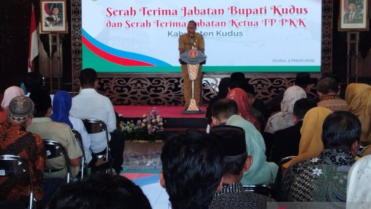Kerja sama Pemprov Jateng dan pemerintah kabupaten/kota berhasil menurunkan angka pengangguran terbuka di Jawa Tengah dari 5,13 persen menjadi 4,78 persen, berkat peningkatan investasi dan penyerapan tenaga kerja.