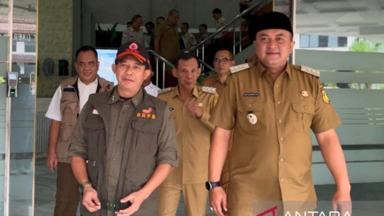Kepala BNPB RI, Letjen TNI Suharyanto, langsung mengunjungi Bupati Bogor di hari pertama kerjanya untuk menangani dampak bencana hidrometeorologi yang telah mengakibatkan ratusan warga mengungsi.