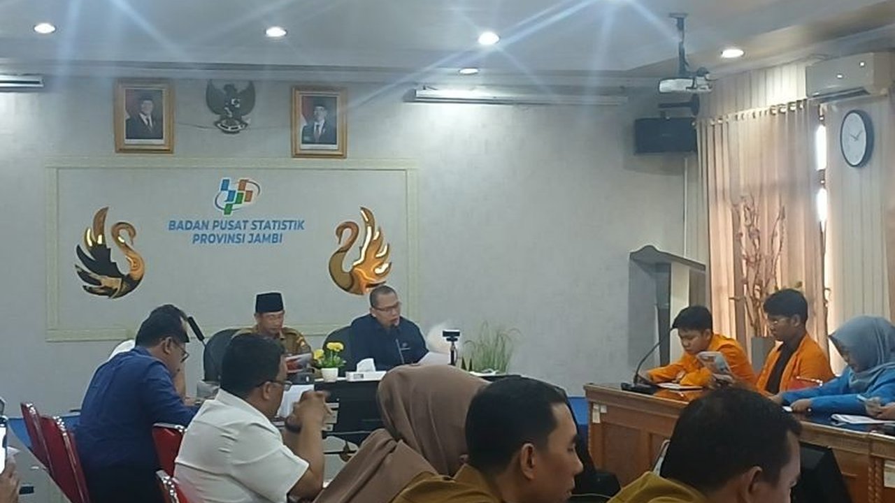 Badan Pusat Statistik (BPS) Provinsi Jambi mencatat deflasi 0,27 persen (yoy) pada Februari 2025, dipengaruhi penurunan harga sejumlah komoditas, terutama tarif listrik.