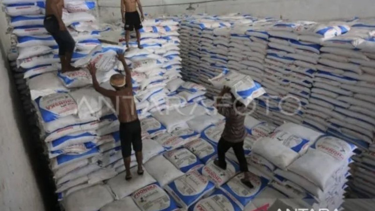 Kabupaten Nagan Raya, Aceh, menerima alokasi 3.037 ton pupuk NPK subsidi untuk tahun 2025, menargetkan peningkatan produksi pertanian dan ketahanan pangan.