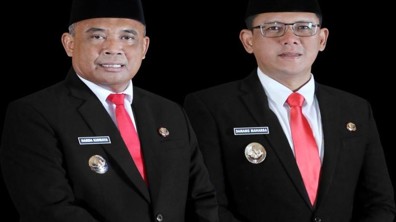 Bupati Sleman, Harda Kiswoyo, berkomitmen menyelesaikan masalah sampah dan meningkatkan infrastruktur jalan di Kabupaten Sleman, dengan fokus pada penanganan 80 ton sampah yang belum terkelola setiap harinya serta perbaikan jalan untuk mendorong pertumbuh