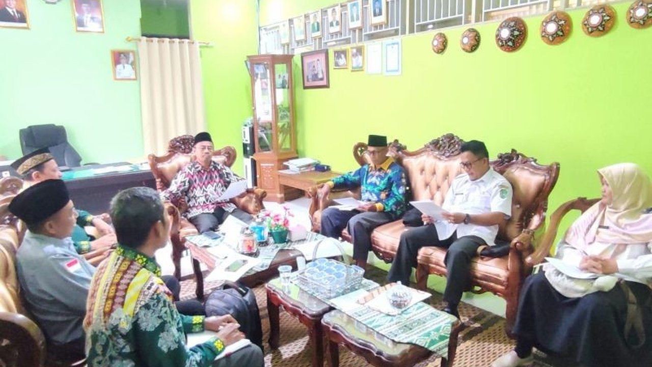 Kemenag Bengkayang menetapkan besaran zakat fitrah dan memastikan penyaluran tepat sasaran kepada kaum dhuafa dan fakir miskin melalui BAZNAS, LAZ, dan UPZ, serta mengajak masyarakat untuk berpartisipasi aktif.