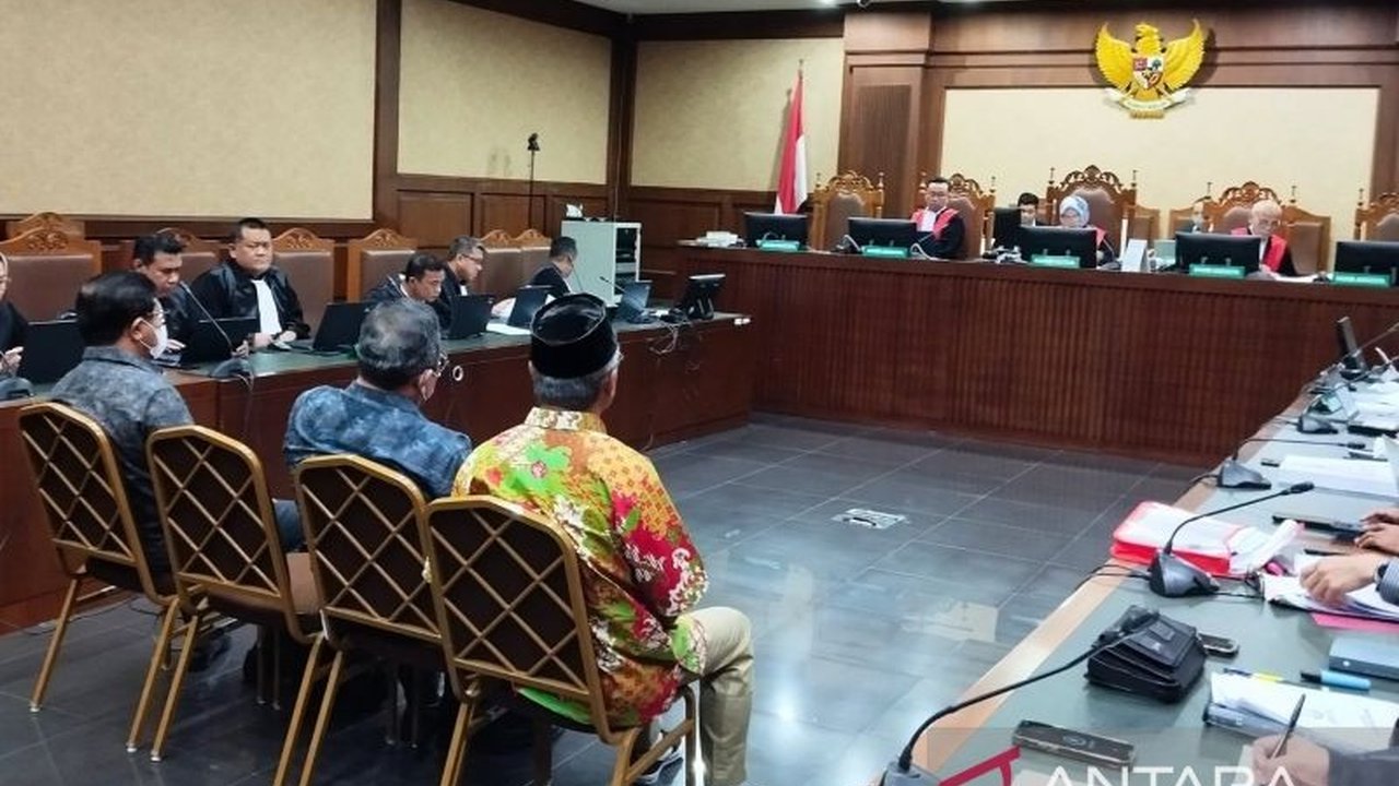 Dua hakim nonaktif yang membebaskan Ronald Tannur menjadi saksi dalam sidang mantan pejabat MA, Zarof Ricar, terkait dugaan suap dan gratifikasi dalam penanganan perkara tersebut.