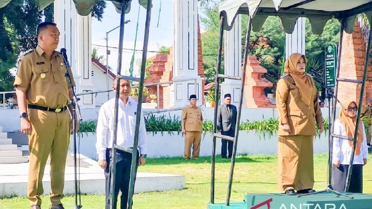 Bupati Situbondo, Yusuf Rio Wahyu Prayogo, berkomitmen membangun daerahnya dengan visi 'Situbondo Naik Kelas', selaras dengan program Asta Cita Presiden dan Wakil Presiden, melalui profesionalisme ASN dan bebas dari politik praktis.