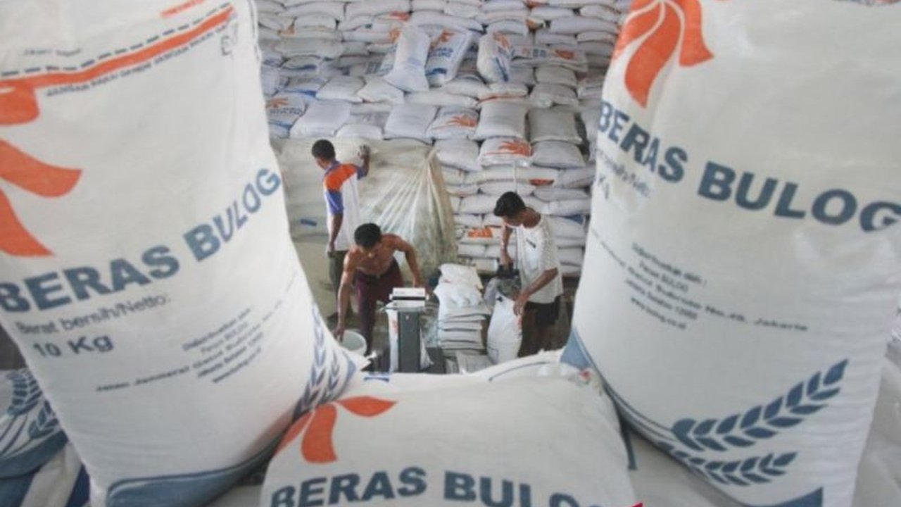 Bulog memastikan stok beras mencapai 1.951.975 ton pada 27 Februari 2025, siap menghadapi Ramadhan dan Idul Fitri serta menstabilkan harga.