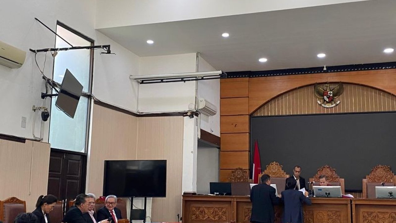 Pengadilan Negeri Jakarta Selatan menunda sidang praperadilan Hasto Kristiyanto terkait perintangan penyidikan KPK hingga 14 Maret, dengan panggilan terakhir untuk KPK.