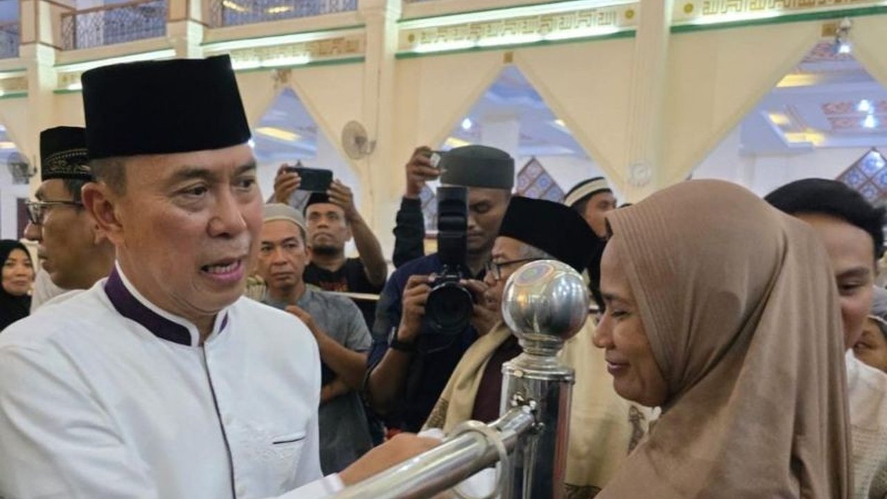 Gubernur Sultra Bagikan 150 Ribu Paket Sembako di Awal Ramadhan