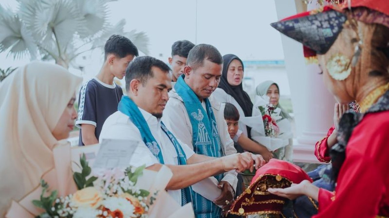 Usai mengikuti retret di Akademi Militer Magelang, Bupati Solok Jon Firman Pandu dan Wakil Bupati Candra siap menjalankan program prioritas, fokus pada peningkatan kualitas pendidikan, kesehatan, dan infrastruktur.