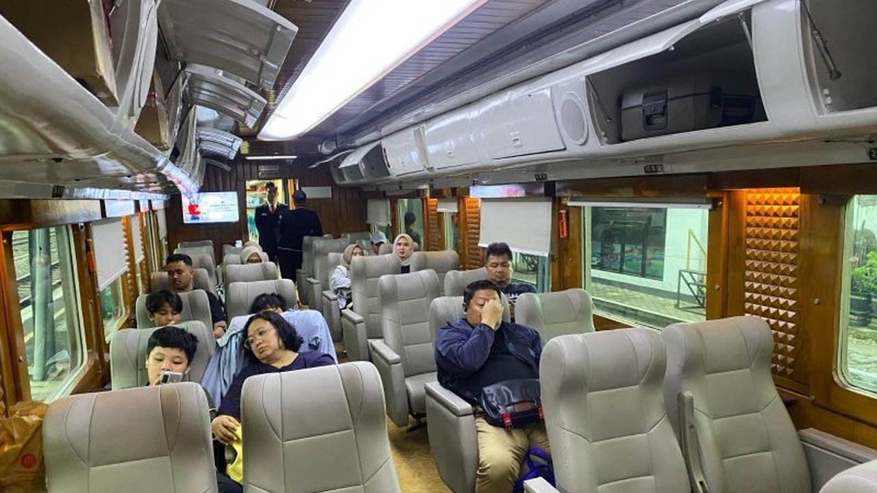 KAI Daop 9 luncurkan kelas Priority di KA Pandalungan relasi Jember-Jakarta, menawarkan fasilitas eksklusif seperti AVOD, minibar, dan kursi ergonomis dengan harga tiket sekitar Rp1 jutaan.