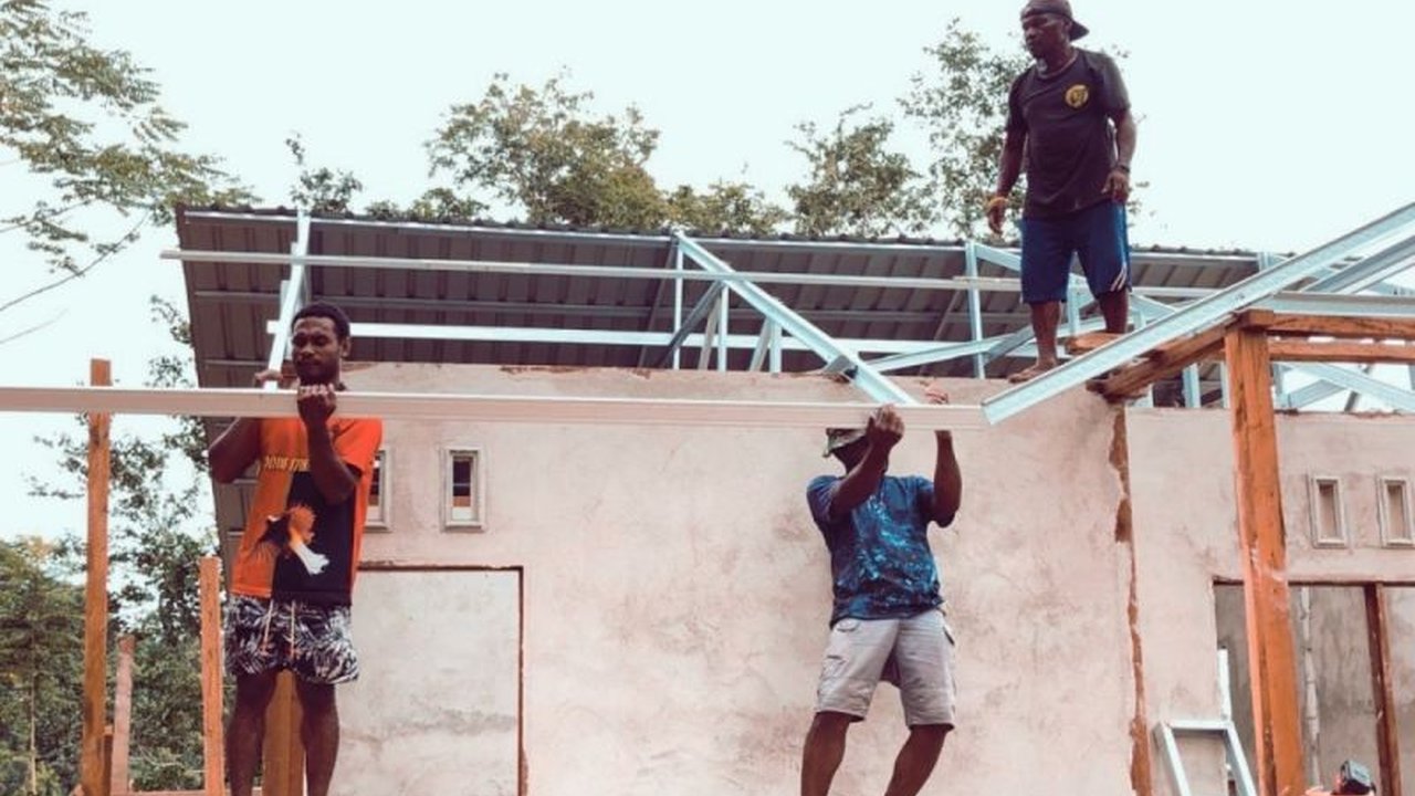 Program TMMD ke-123 di Kampung Kbusdori, Biak Numfor, Papua, berhasil meningkatkan kemanunggalan TNI dengan warga melalui pembangunan infrastruktur dan peningkatan kesejahteraan masyarakat.