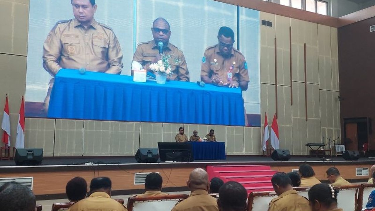 Pemerintah Kota Sorong, Papua Barat Daya, menerapkan program pendidikan gratis bagi seluruh jenjang pendidikan negeri dan swasta untuk 26.839 siswa, dengan anggaran mencapai Rp21 miliar.