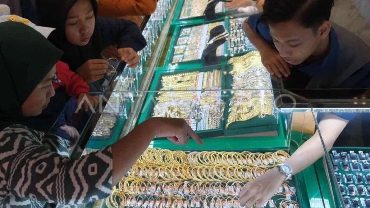 Inflasi tahunan Aceh pada Februari 2025 mencapai 0,41 persen, didorong kenaikan harga emas perhiasan dan beberapa komoditas makanan, sementara beberapa komoditas lainnya mengalami deflasi.