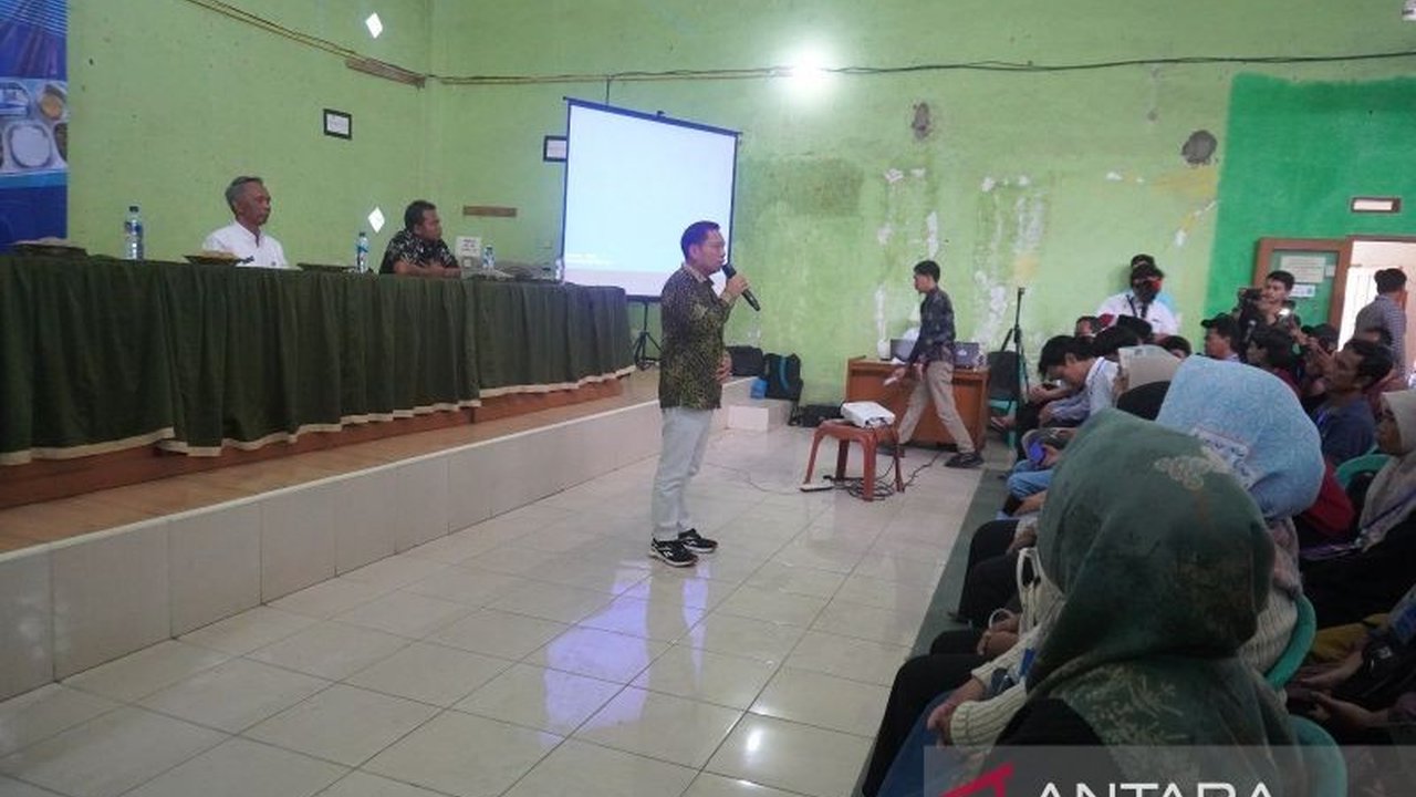 Anggota DPR RI Zainul Munasichin tekankan pentingnya standar kebersihan dan keamanan pangan dalam pembangunan dapur Makan Bergizi Gratis (MBG) untuk memastikan kualitas gizi bagi penerima manfaat.