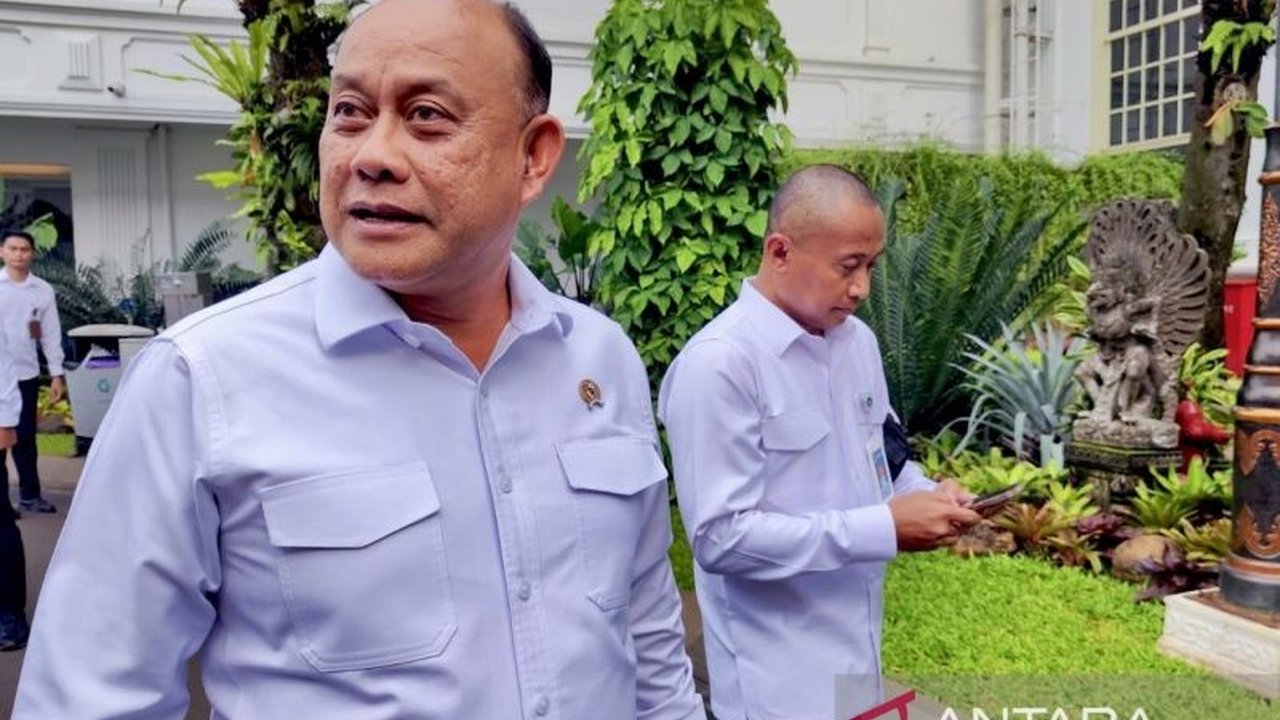 Kepala BGN, Dadan Hindayana, mengajukan kebutuhan tambahan anggaran Rp75-100 triliun untuk program Makan Bergizi Gratis (MBG) guna mencapai target 82,9 juta penerima manfaat pada akhir 2025.