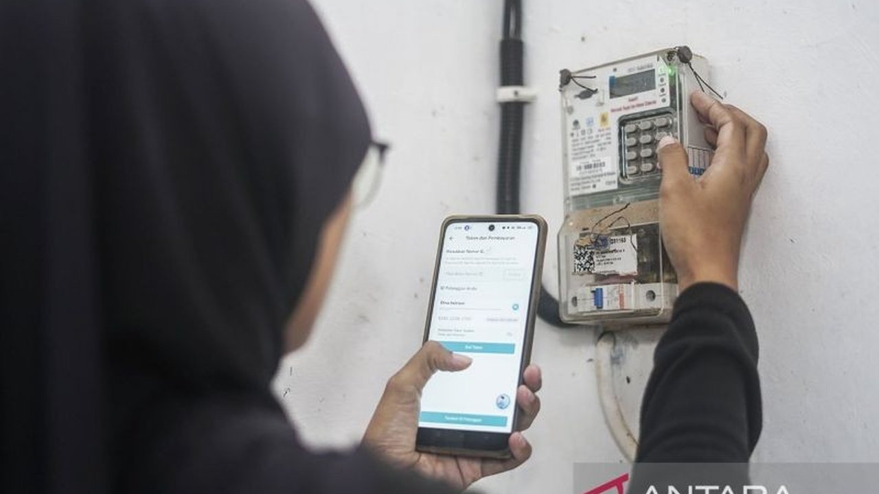 Pemerintah memberikan diskon tarif listrik untuk menjaga daya beli masyarakat yang berkontribusi pada deflasi 0,09 persen (yoy) di Februari 2025.