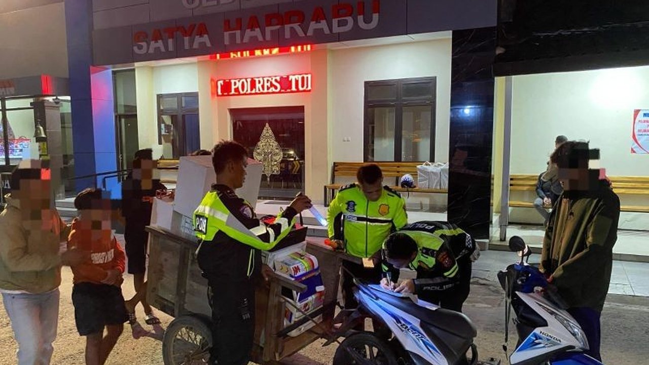 Polres Tulungagung mengamankan 20 pemuda yang menggelar sahur on the road (SOTR) dengan sound horeg dan atribut perguruan silat, menimbulkan potensi gangguan kamtibmas.