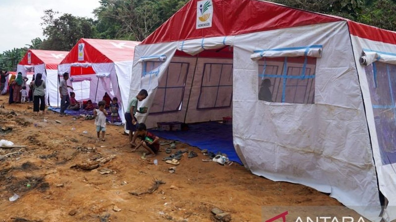 Pemerintah Kota Kendari berkomitmen membangun 18 rumah semipermanen bagi petugas kebersihan DLHK yang menjadi korban kebakaran di TPA Puuwatu, Sulawesi Tenggara.