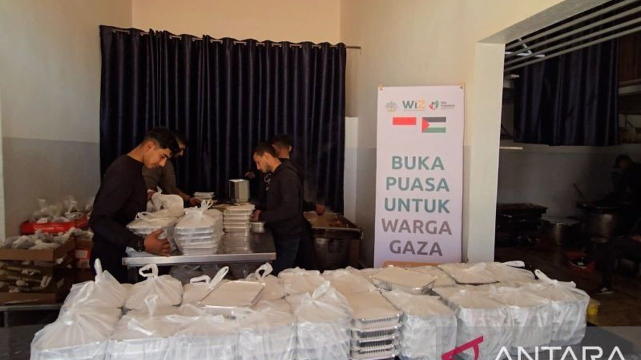 Wahdah Inspirasi Zakat (WIZ) mendistribusikan 400 paket buka puasa kepada warga Gaza Palestina di hari pertama Ramadhan, memberikan bantuan nyata di tengah kondisi sulit yang mereka hadapi.