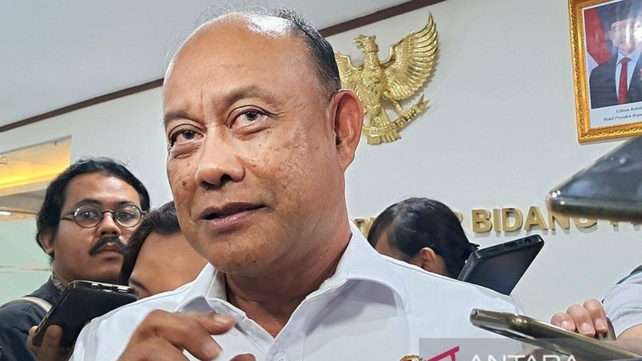 Badan Gizi Nasional (BGN) mengedukasi siswa sekolah dasar untuk mengelola sampah dengan menggunakan kantong guna ulang dalam program Makan Bergizi Gratis (MBG) selama Ramadhan 2025, guna mengurangi limbah makanan.