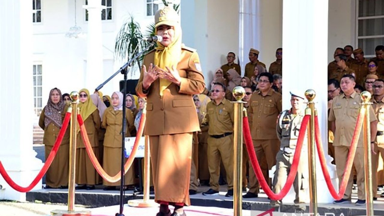 Wakil Gubernur Gorontalo menginstruksikan ASN untuk kembali mengenakan jilbab karawo dan upiah karanji guna mendukung UMKM lokal dan melestarikan budaya Gorontalo.