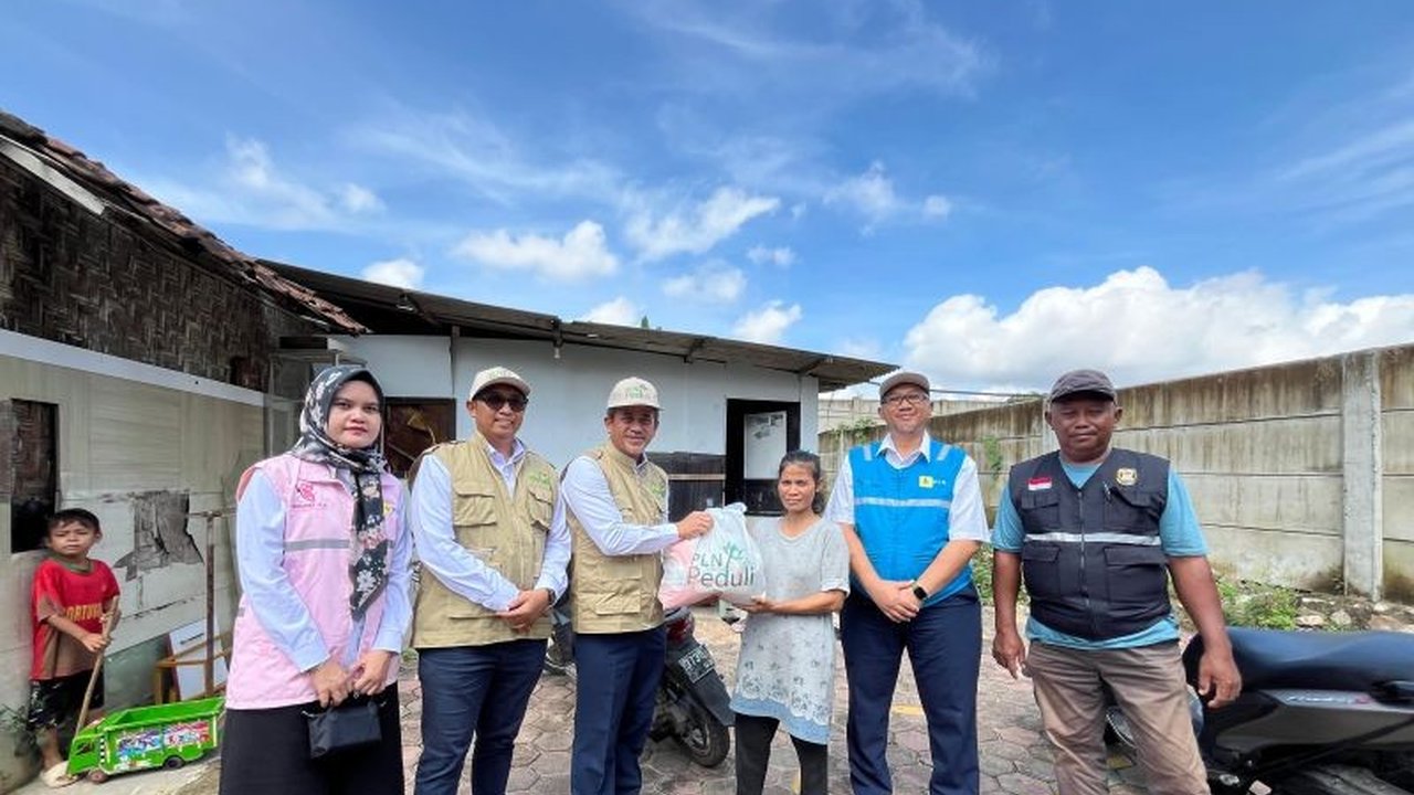 PT PLN UID Lampung menyalurkan 1.133 paket sembako untuk meringankan beban warga terdampak banjir di Bandarlampung, sebagai bentuk tanggung jawab sosial dan lingkungan.