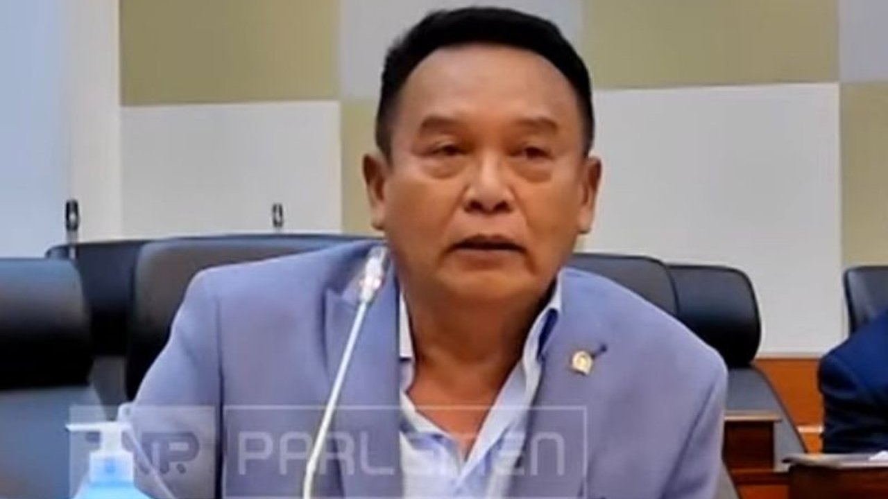 Anggota Komisi I DPR RI, TB Hasanuddin, menekankan pentingnya seleksi ketat dalam penempatan anggota TNI di jabatan sipil, guna menghindari potensi konflik kepentingan dan mempertimbangkan karier ASN yang sudah ada.