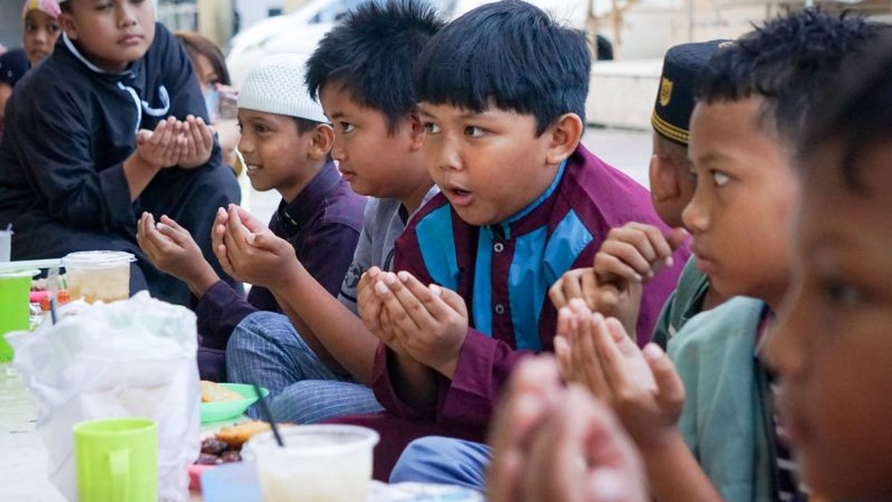 Perhimpunan Dokter Spesialis Gizi Klinik Indonesia (PDKGI) Cabang Banten menyarankan untuk membatasi konsumsi makanan dan minuman manis saat buka puasa bersama guna menjaga kesehatan pencernaan.