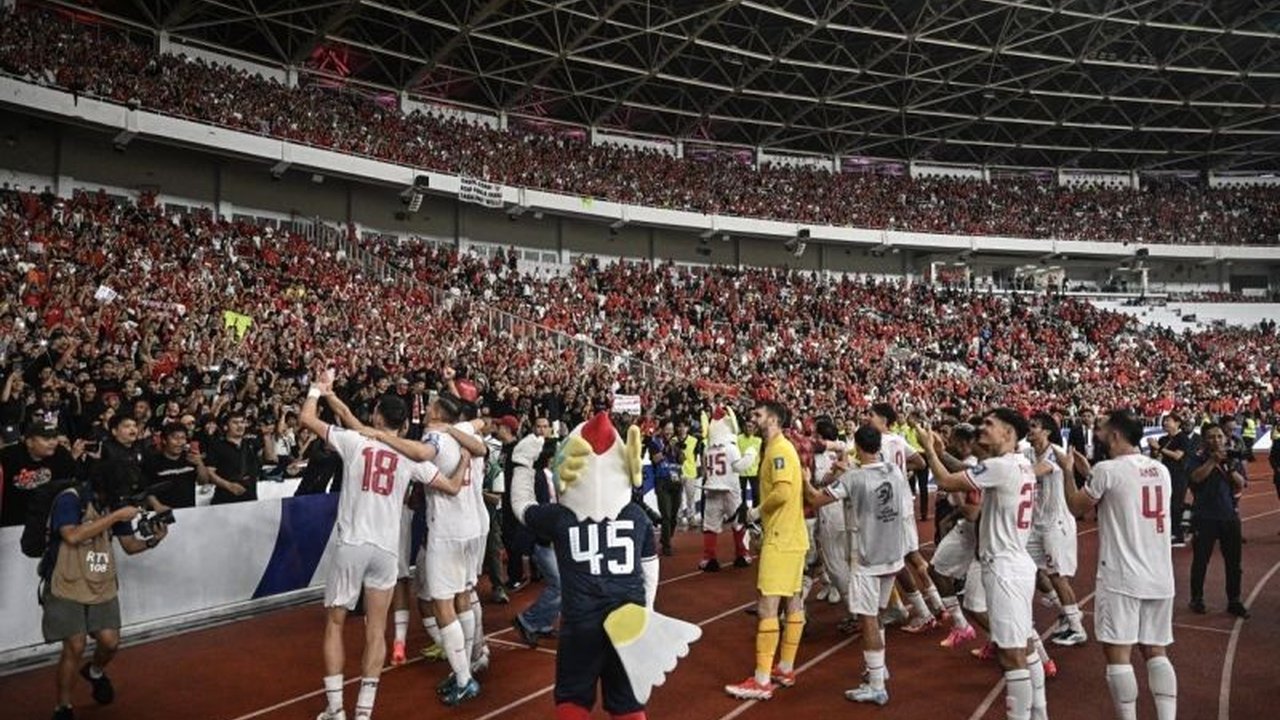 PSSI mengumumkan penjualan tiket pertandingan Indonesia vs Bahrain untuk kualifikasi Piala Dunia 2026 zona Asia melalui aplikasi Livin by Mandiri mulai besok, Selasa, 04/04/2024, pukul 10.00 WIB.