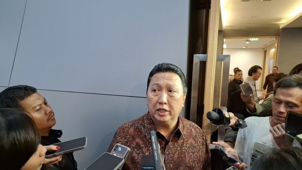 Direktur Utama ADRO, Boy Thohir, menilai IHSG sedang dalam momentum beli karena valuasi saham dinilai murah, meskipun ada tekanan global.