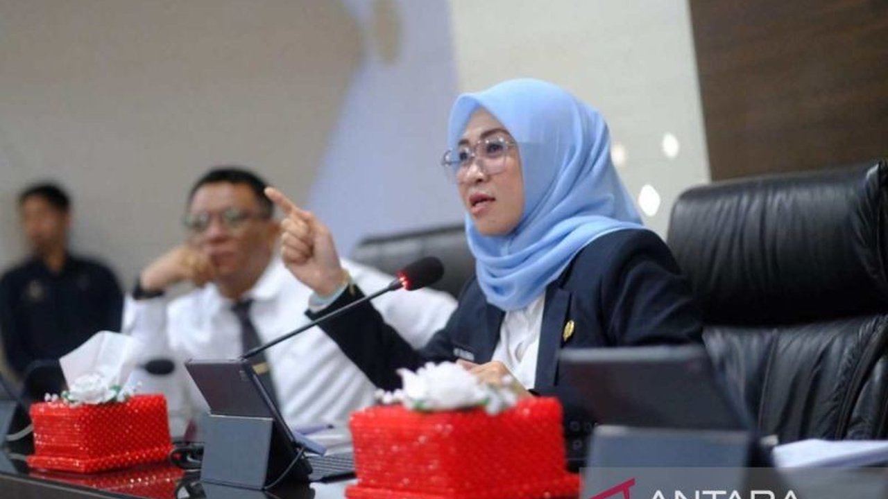 Bupati Gowa, Sitti Husniah Talenrang, bertekad memberantas kemiskinan ekstrem di Gowa hingga 0 persen dengan melibatkan seluruh SKPD dan program pemberdayaan masyarakat.